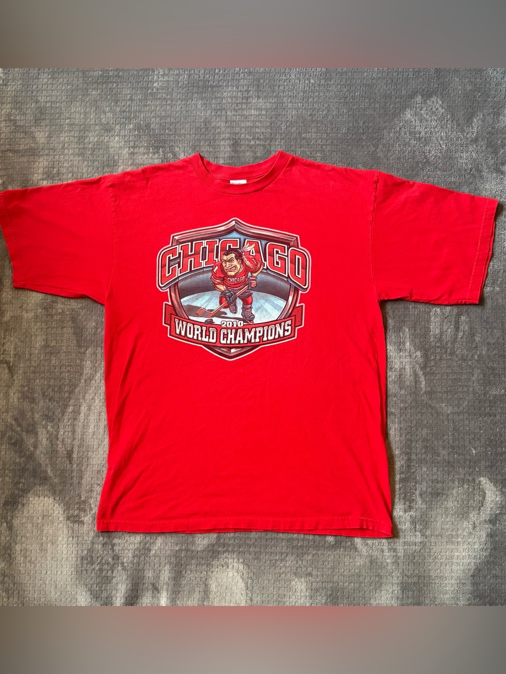 Chicago Blackhawks 2010 NHL World Champs Old Mascot Graphic Red Tshirt Men’s XL